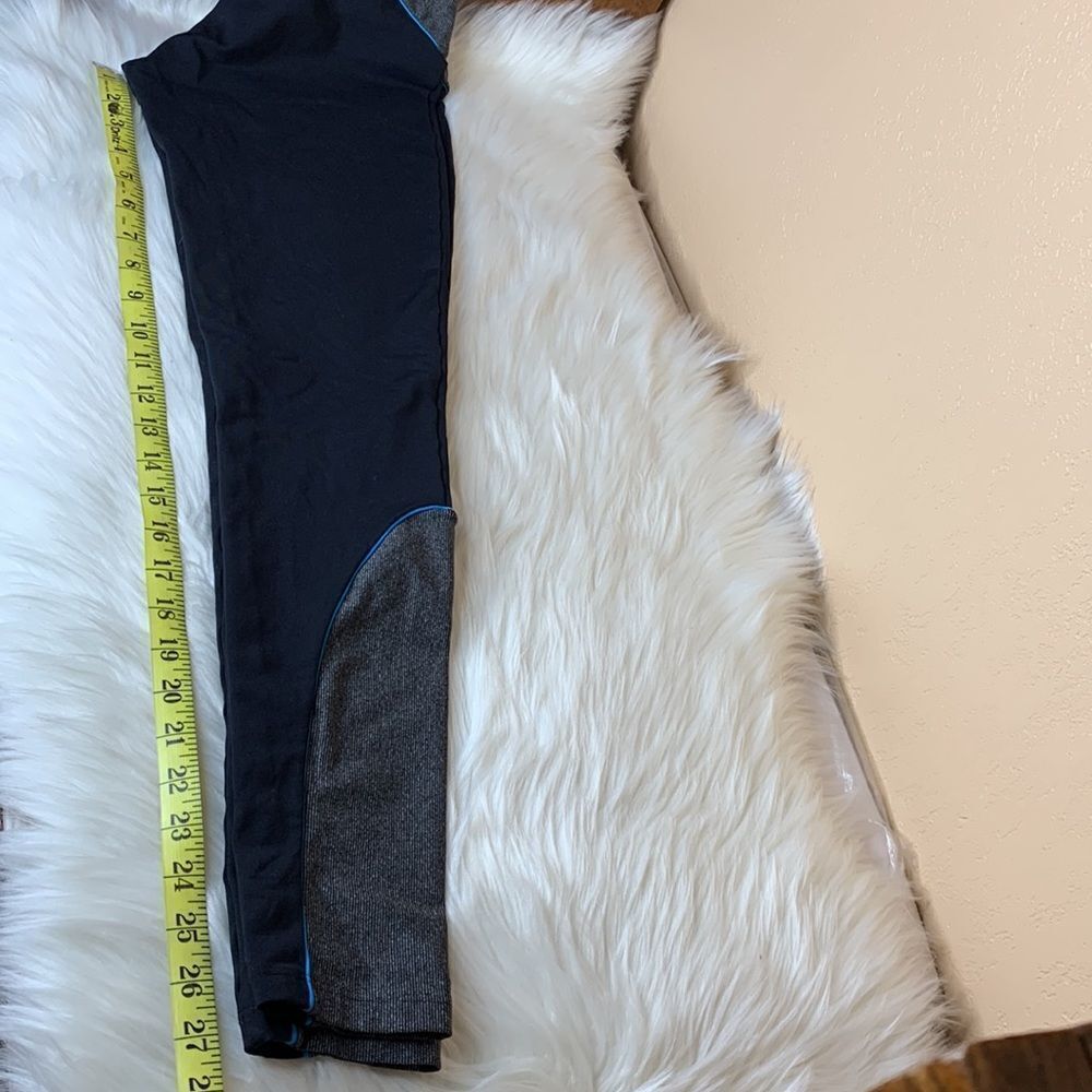 Liquido Black & Gray Leggings Size Medium - Picture 10 of 10